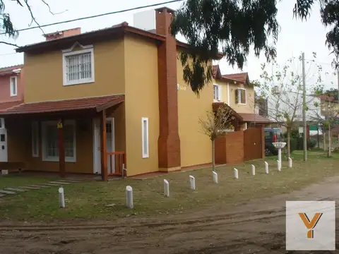 Casa en venta - 2 dormitorios 2 baños - patio y parrilla - 137 mts2 - Mar Del Tuyu