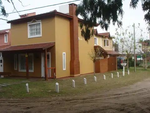 Casa en venta - 2 dormitorios 2 baños - patio y parrilla - 137 mts2 - Mar Del Tuyu