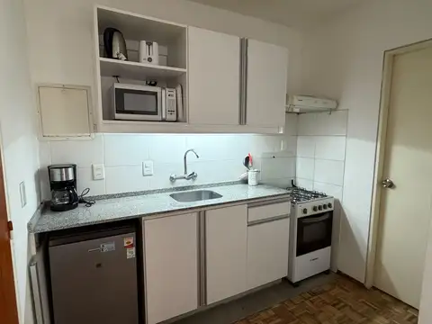 SE ALQUILA MONOAMBIENTE AMOBLADO CENTRO