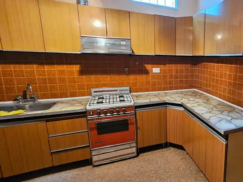 Depto Tipo Casa en Alquiler en Lanus Este, $ 490.000