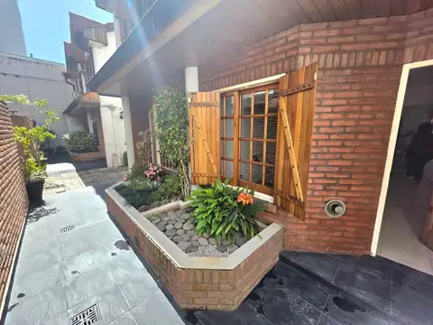 VENTA DUPLEX 4 AMBIENTES CON 2 COCHERAS EN VELEZ SARFIELD