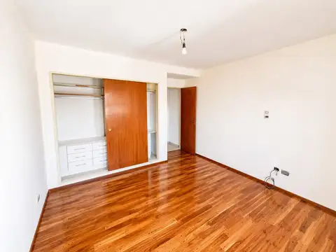 Depto Tipo Casa en Venta con 2 cocheras