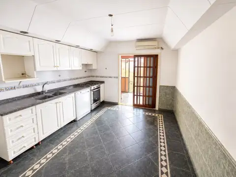 VENTA DUPLEX 4 AMBIENTES CON 2 COCHERAS EN VELEZ SARFIELD