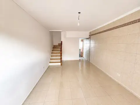 Depto Tipo Casa en Venta de 3 ambientes