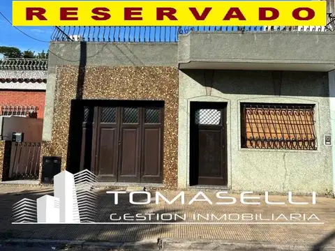 VENTA CASA 4 AMBIENTES - COCHERA CUBIERTA - FONDO LIBRE - SOBRE LOTE DE 43,26 METROS