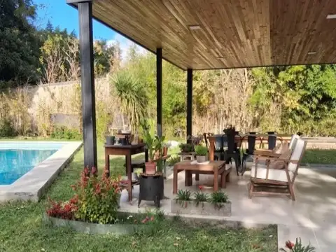 CASA CON PISCINA EN EL CAZADOR