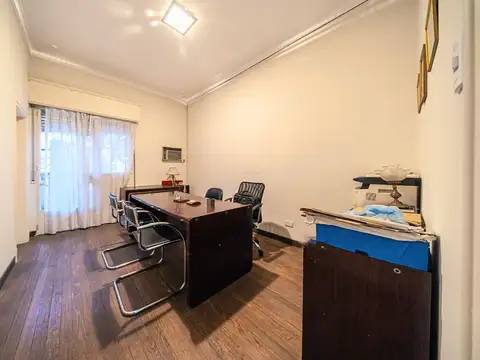 Casa 10 ambientes con 2 baños