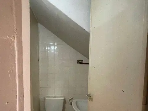 Cochera exclusiva con baño.