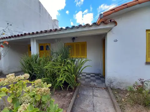 Casa 4 ambientes con 1 baño