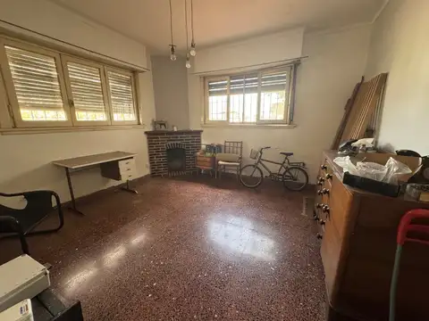 Casa de 5 ambientes c/cochera - Quilmes Este, Castelli esquina Alvear