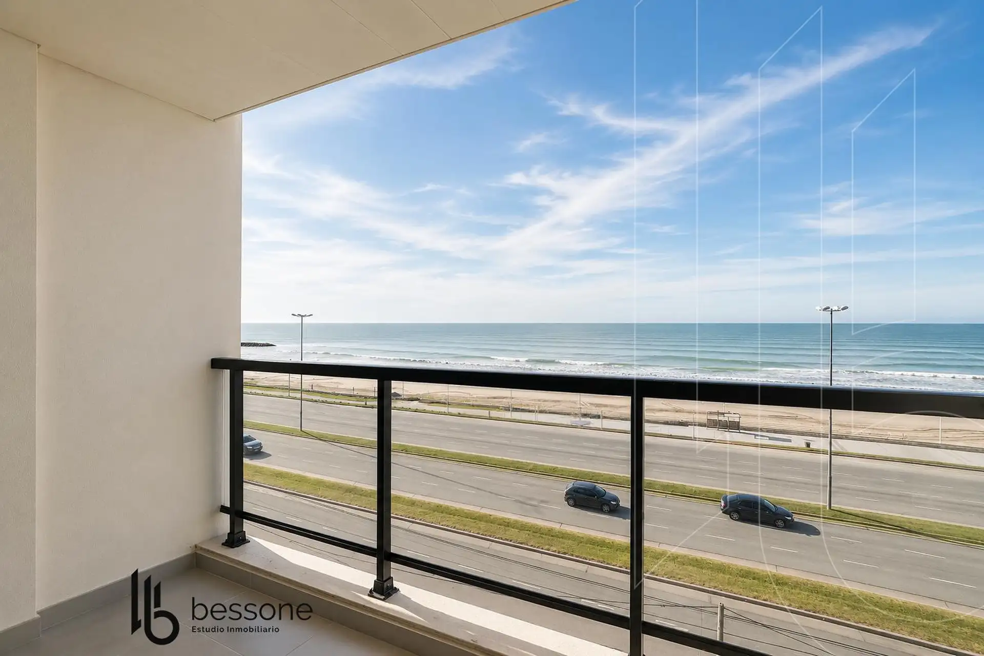 Depto 2 amb, 65m² cubiertos con balcón y vista al mar — Constitución