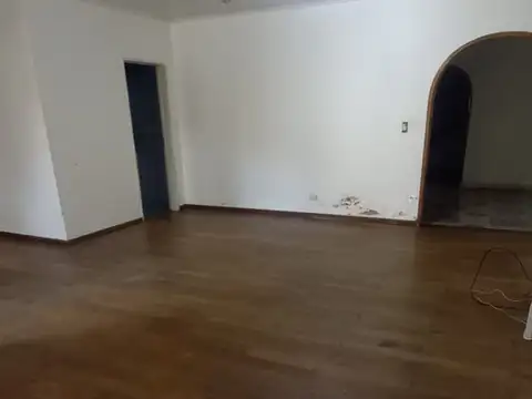 Casa en Alquiler con 1 cochera