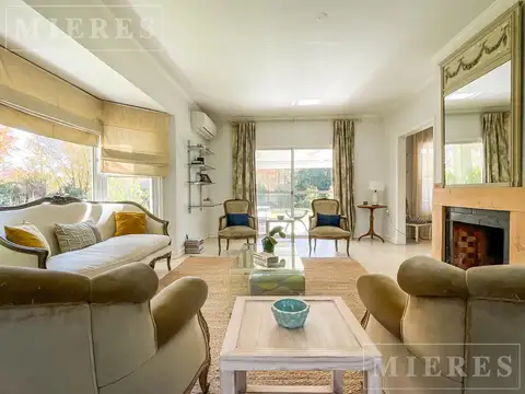 Casa 8 ambientes con 3 baños