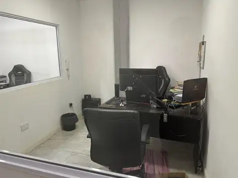 Oficina 3 ambientes con 4 baños