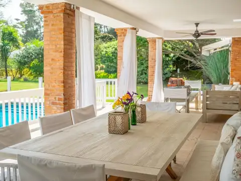 Casa en Venta en Playa Mansa, USD 1.850.000