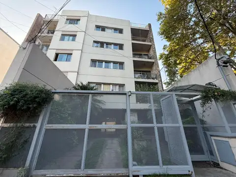Alquiler departamento 3 ambientes con balcón en Haedo Sur.
