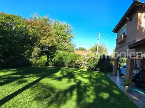 Casa 5 ambientes con 4 baños