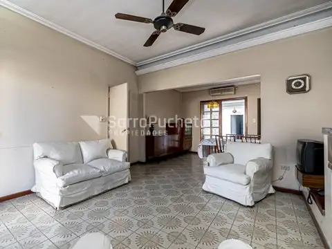 Venta casa 4 ambientes con cochera y patio en Haedo Sur