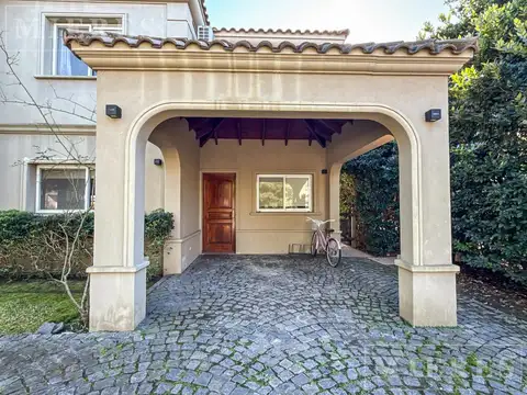 Casa en Venta con 1 cochera