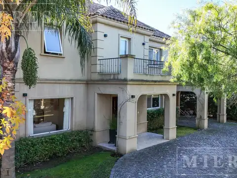 Casa en venta en La Montura, Avenida Patricias Argentinas 3593