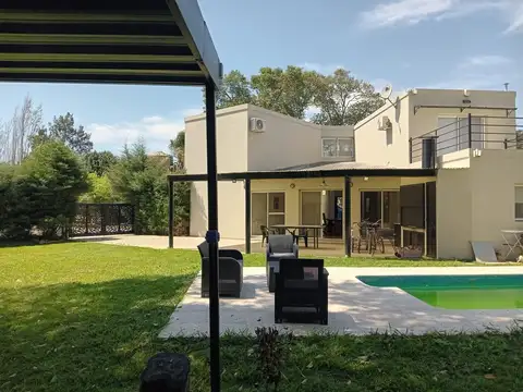 Casa amoblada en  alquiler anual en Barrio Privado El Aromo, Escobar