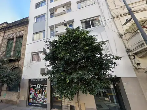 Local c/sotano al frente con vivienda de 2 ambientes