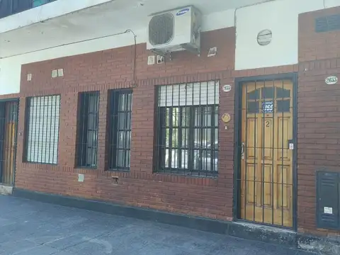 PH Monoambiente en planta baja con entrada independiente en La Paternal