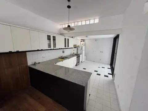 Depto Tipo Casa en Alquiler de 7 ambientes