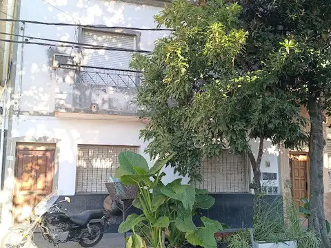 DEPTO 3 AMBIENTES 1ER PISO POR ESCALERA FRENTE