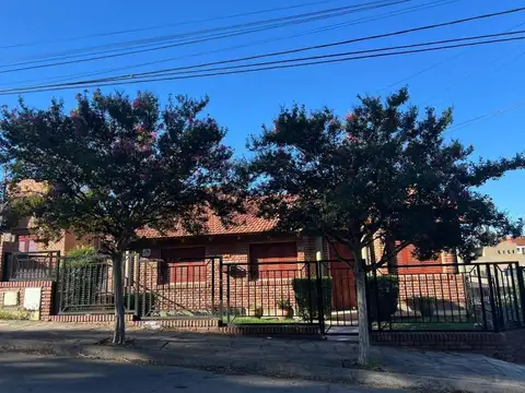 VENTA - CASA CON PILETA  VILLA CARLOS PAZ,  CORDOBA