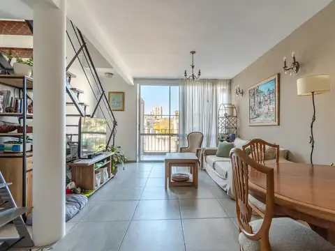 Departamento de tres ambientes en dúplex con parrilla y cochera en venta ubicado en Núñez.