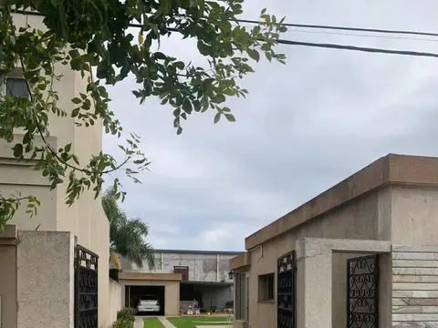 Casa en venta en Pujato | 3 dormitorios, pileta y amplio jardín