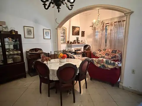 Casa 5 ambientes con 2 baños