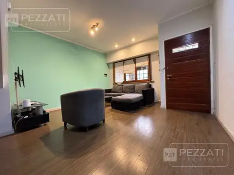 Casa en venta. P.H. Al frente. Totalmente independiente. Zona San Juan. Garage