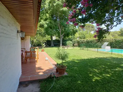 Casa en Venta con 3 cocheras