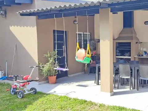 Casa 4 ambientes con 3 baños
