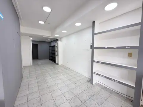 Alquiler de local comercial de 33 m2 en buenos aires al 400, barrio sur
