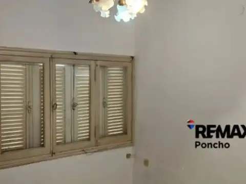 SE VENDE CASA AMPLIA CON COCHERA ZONA CENTRICA CAP