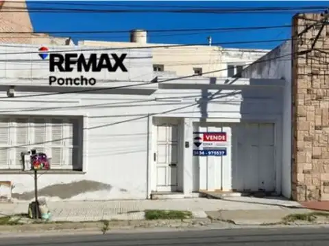 SE VENDE CASA AMPLIA CON COCHERA ZONA CENTRICA CAP