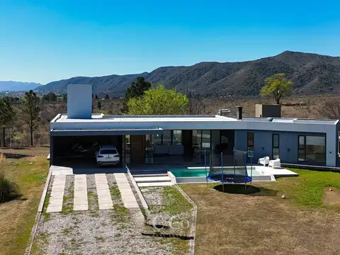 Casa en Venta con 1 cochera