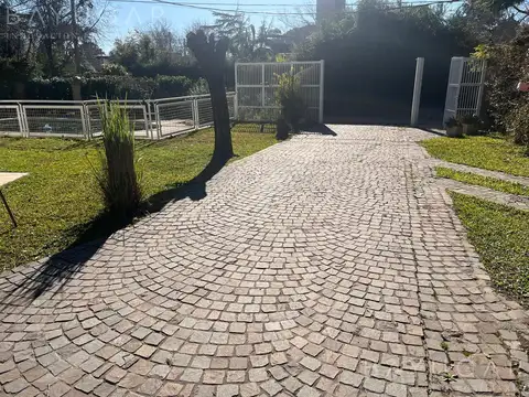 Casa 5 ambientes con 3 baños