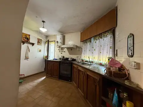 Casa 6 ambientes con 2 baños