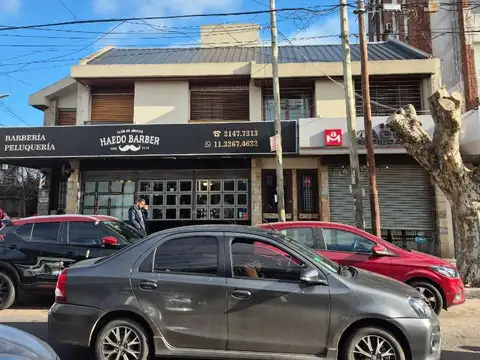 SEMI-PISO 3 AMBIENTES AL FRENTE USO COMERCIAL