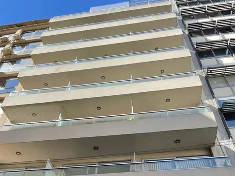 Gran Oficina en Venta en Edificio Moderno con 2 cocheras