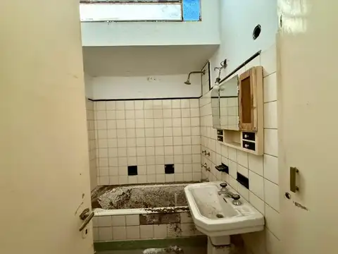 Casa 6 ambientes con 1 baño