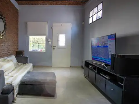 Depto Tipo Casa en Venta en Haedo Sur, USD 140.000