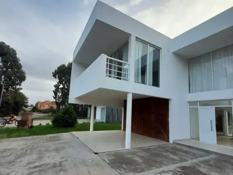 ALQUILER 2026 MODERNA CASA  EN BARRIO PRIVADO RUMENCO