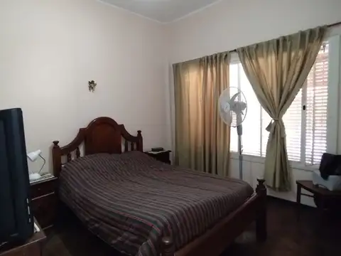 Propiedad en Bloque en Venta - 3 Viviendas y 2 Locales en Hurlingham