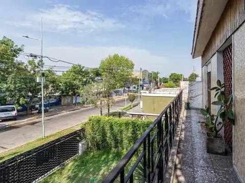 Casa 6 ambientes con 3 baños