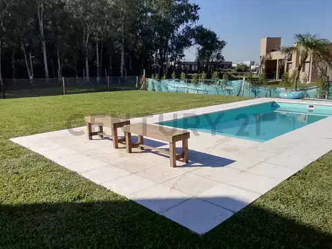 VENTA CASA 6 AMB PILETA Y GRAN PARQUE A ESTRENAR